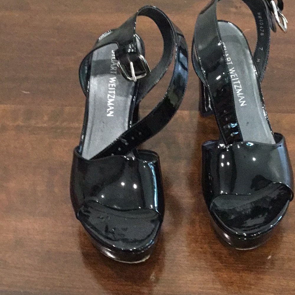 Worn only 3 times. Patent leather beautiful shoes!